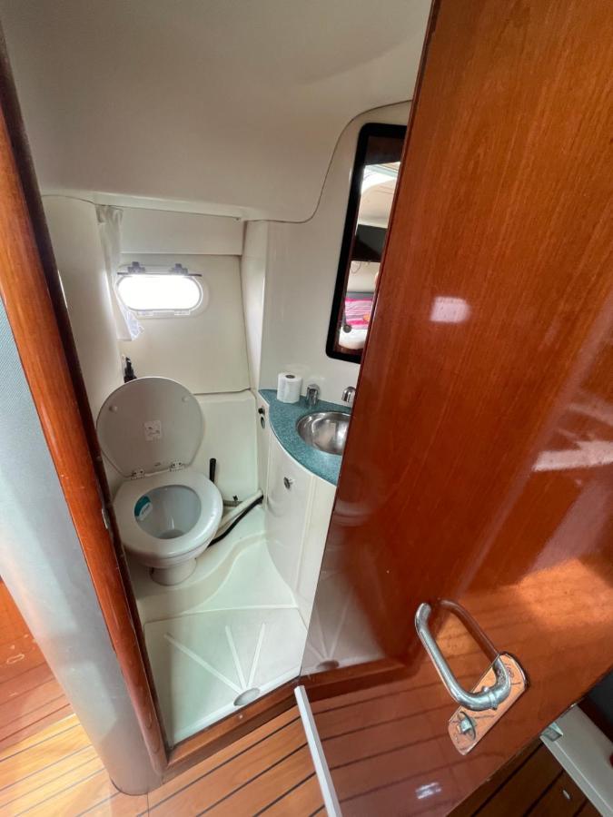 Une Nuit Sur Un Bateau Linge & Menage Inclus La Rochelle  Exterior photo