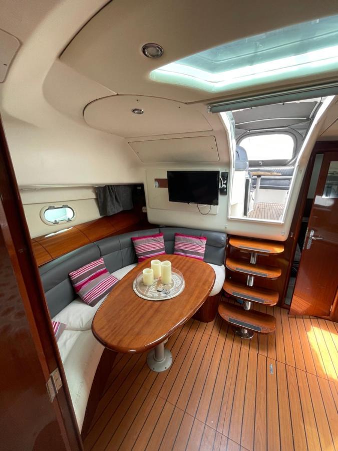 Une Nuit Sur Un Bateau Linge & Menage Inclus La Rochelle  Exterior photo