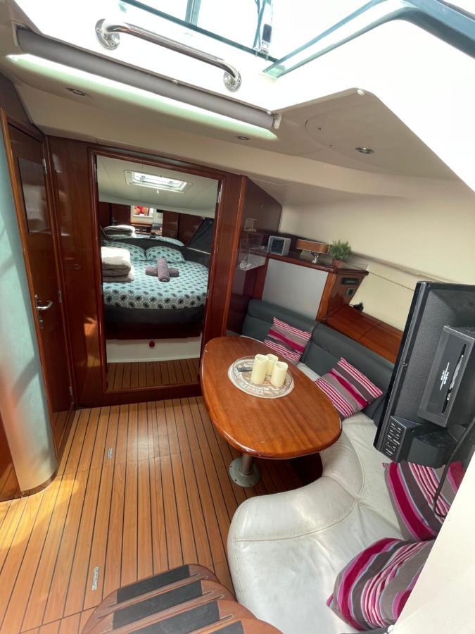 Une Nuit Sur Un Bateau Linge & Menage Inclus La Rochelle  Exterior photo